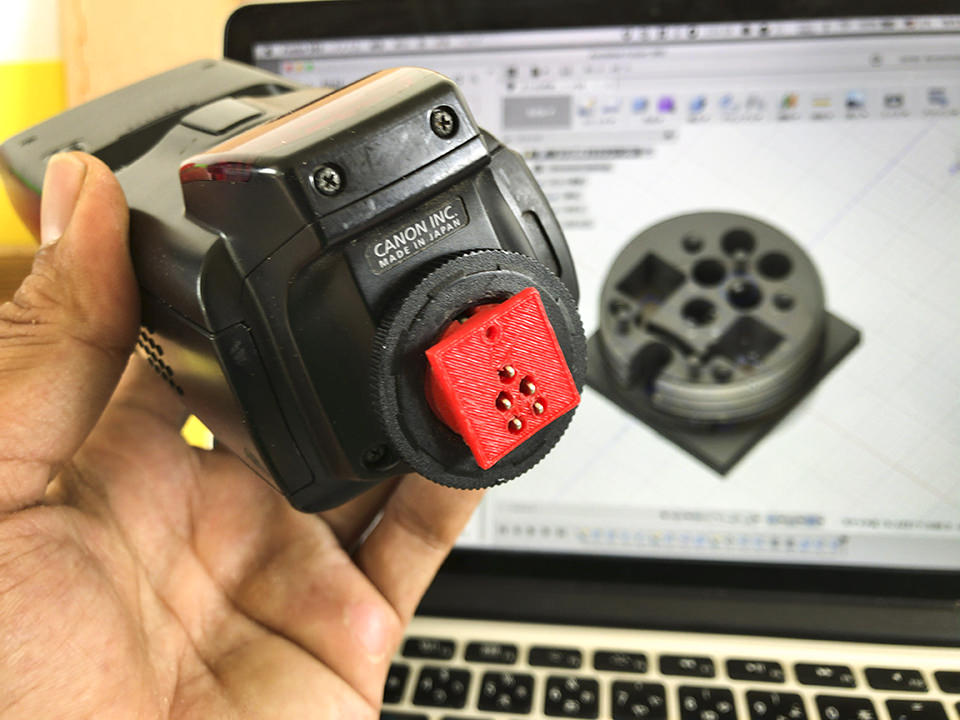 3Dプリントで、壊れたカメラのストロボを修理しちゃうぞ！
